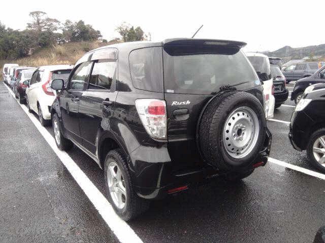 TOYOTA RUSH