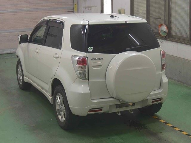 TOYOTA RUSH