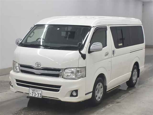TOYOTA HIACE