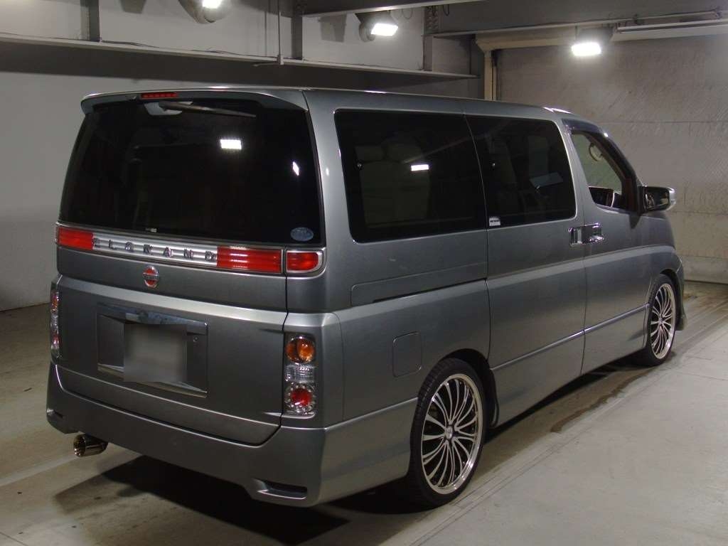 NISSAN ELGRAND