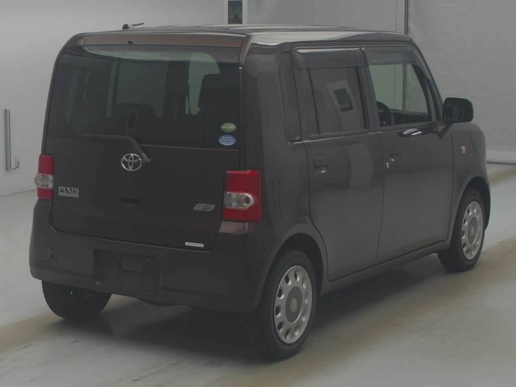 TOYOTA PIXIS SPACE