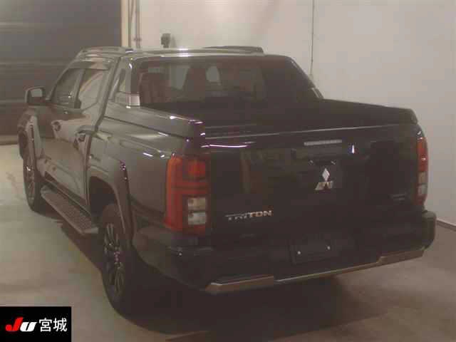 MITSUBISHI TRITON