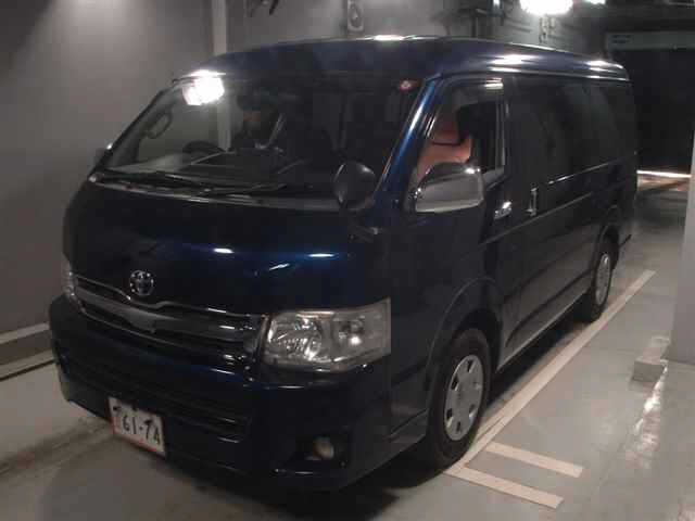 TOYOTA HIACE