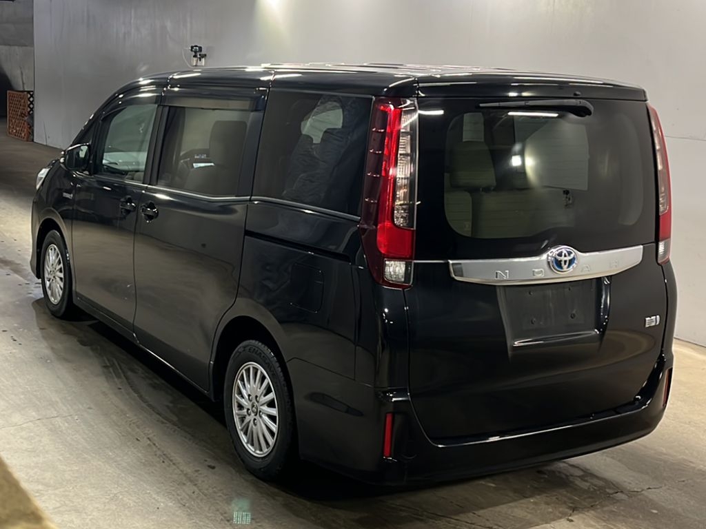 TOYOTA NOAH