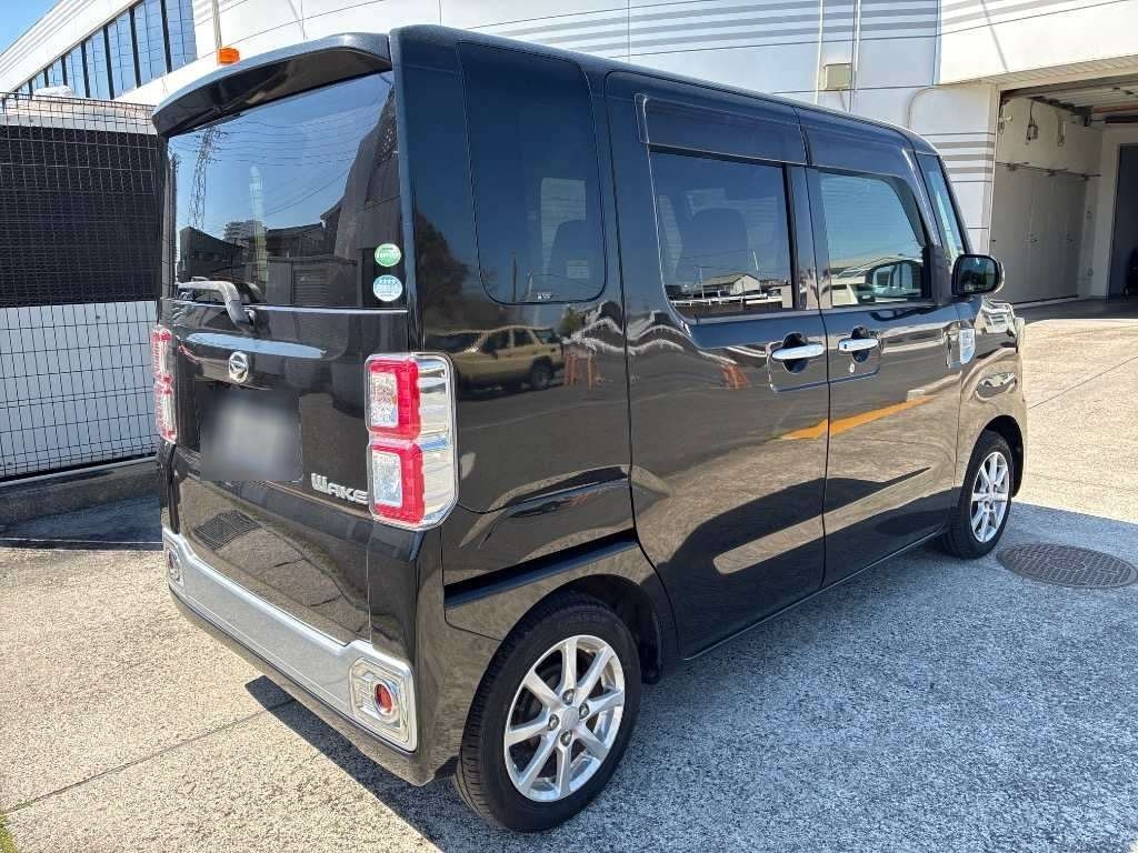 DAIHATSU WAKE