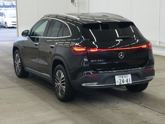 MERCEDES-BENZ EQA