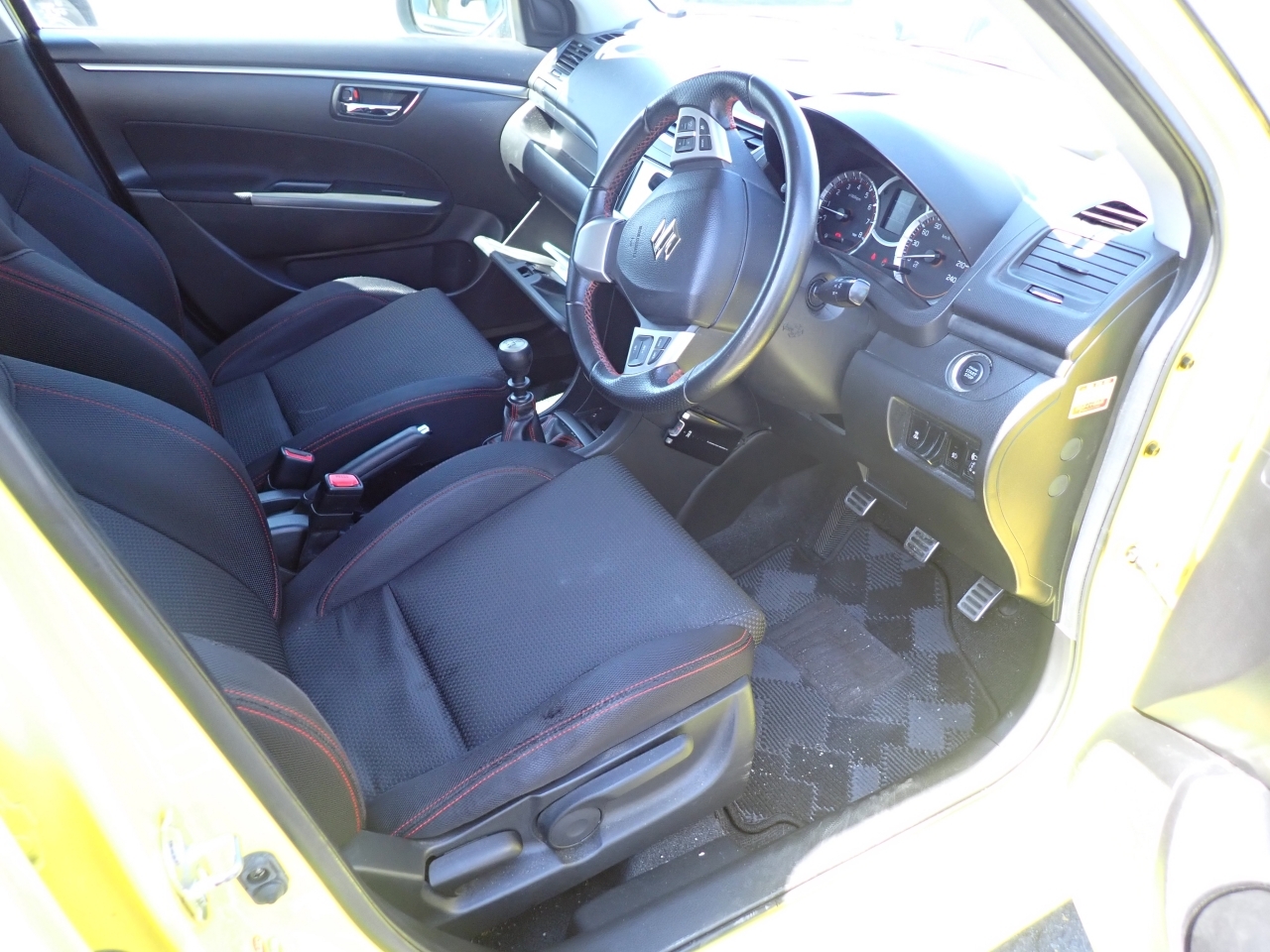 SUZUKI SWIFT