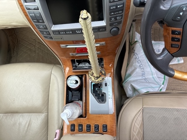 TOYOTA CROWN MAJESTA
