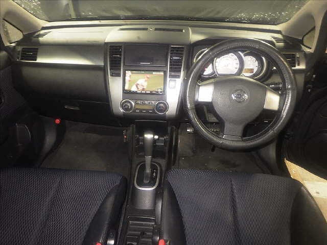 NISSAN TIIDA