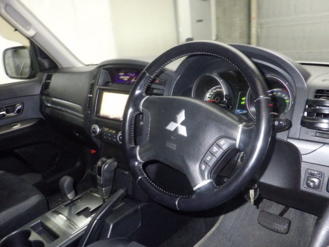 MITSUBISHI PAJERO