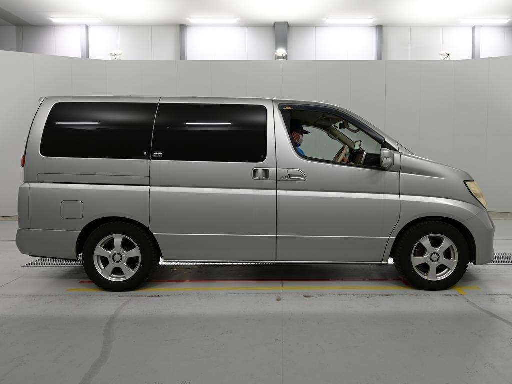 NISSAN ELGRAND