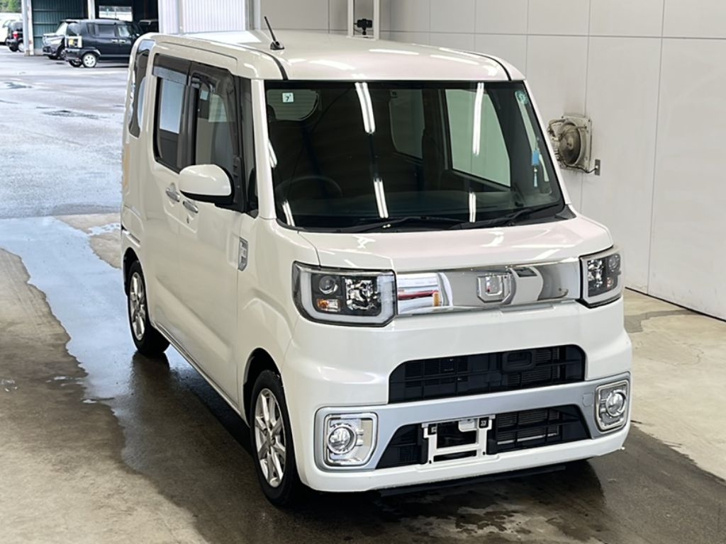 DAIHATSU WAKE