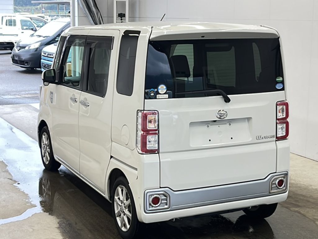 DAIHATSU WAKE