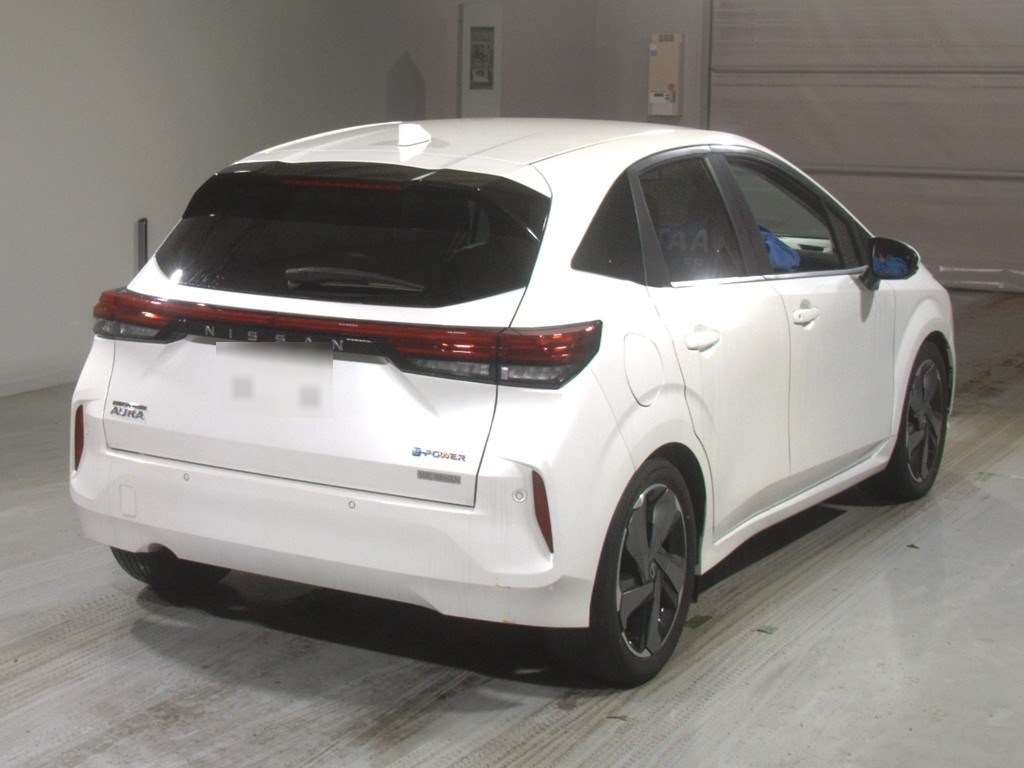 NISSAN AURA