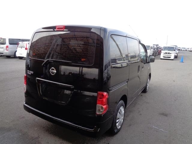 NISSAN NV200