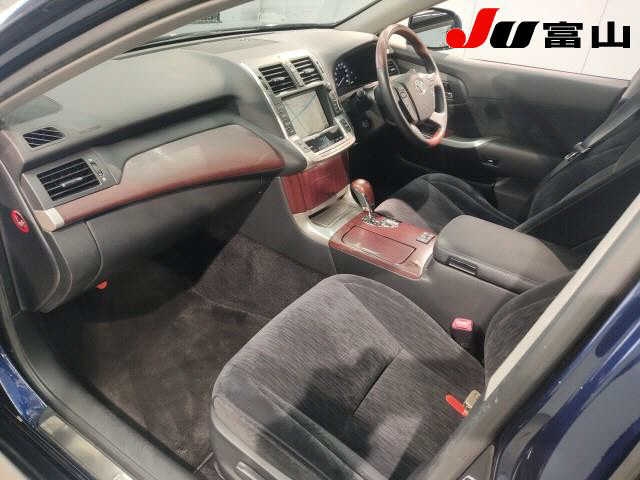 TOYOTA CROWN MAJESTA