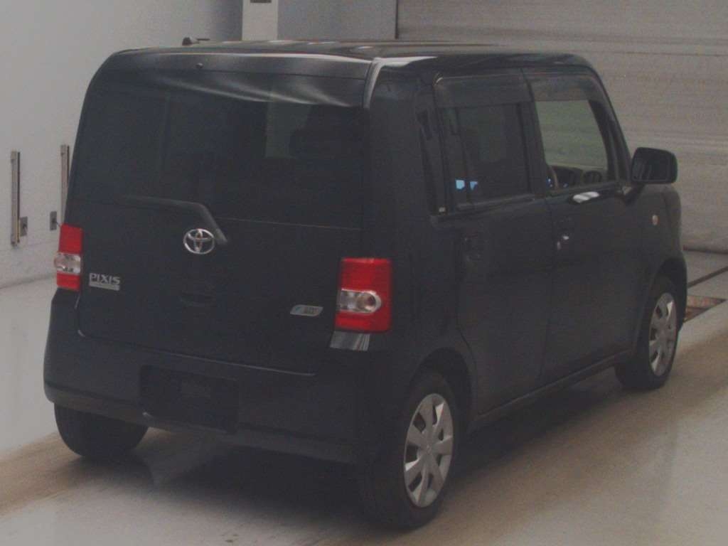 TOYOTA PIXIS SPACE