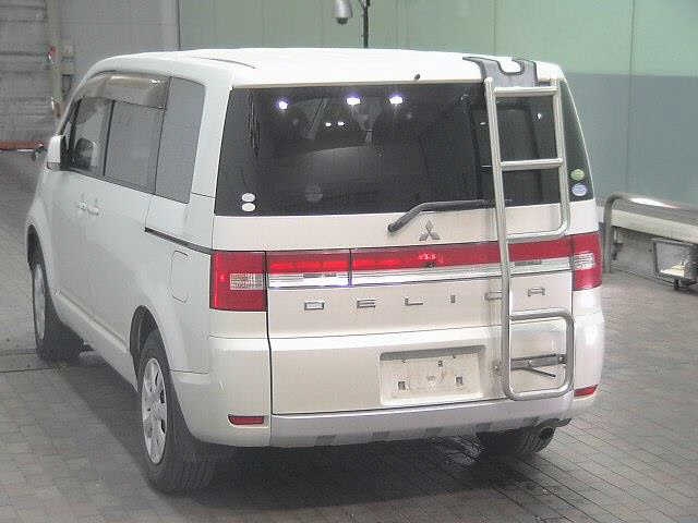 MITSUBISHI DELICA D:5