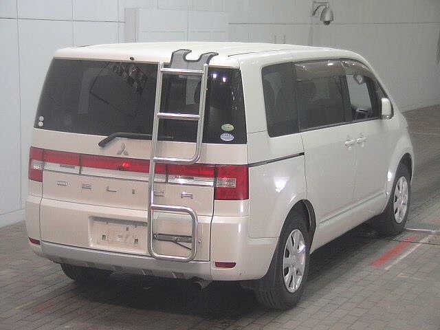 MITSUBISHI DELICA D:5