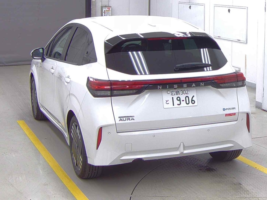 NISSAN AURA