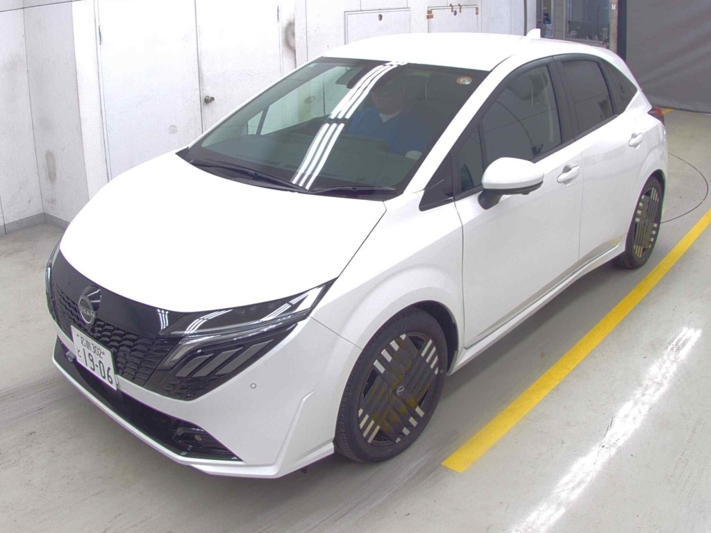 NISSAN AURA
