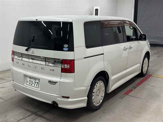 MITSUBISHI DELICA D:5