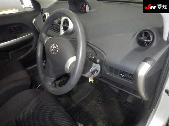 TOYOTA IST