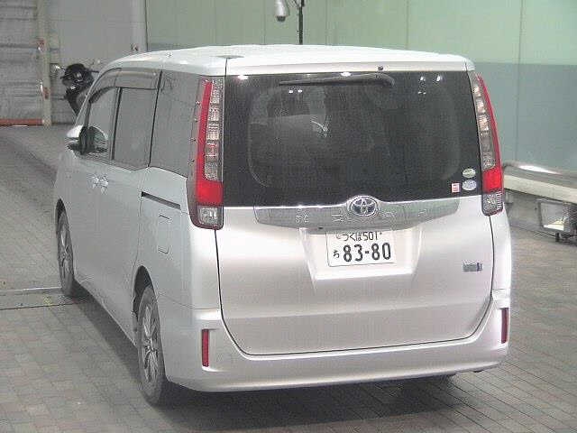 TOYOTA NOAH