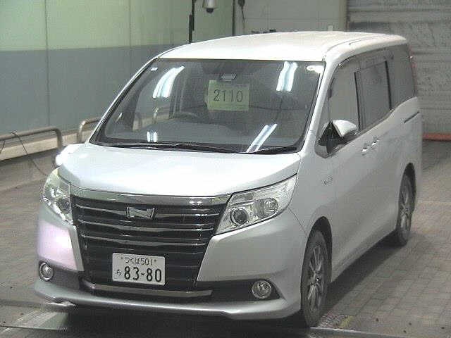 TOYOTA NOAH
