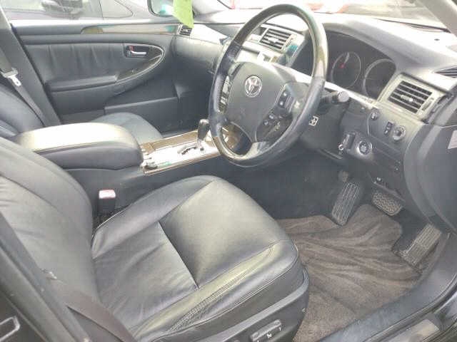TOYOTA CROWN MAJESTA