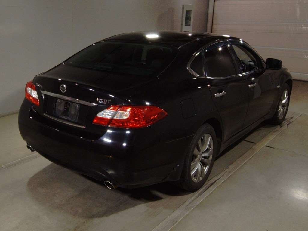 NISSAN FUGA