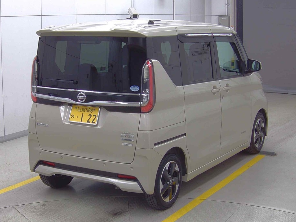 NISSAN ROOX