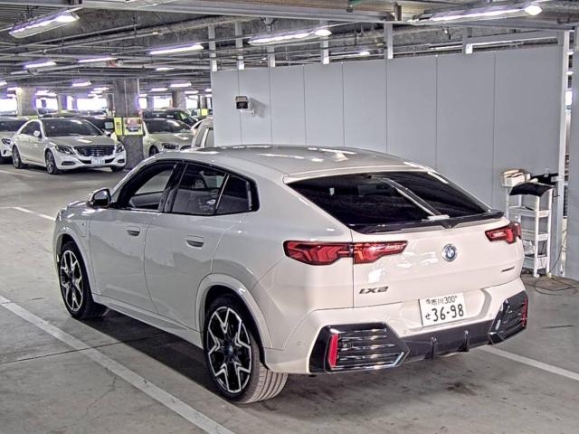 BMW IX2
