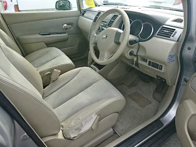 NISSAN TIIDA