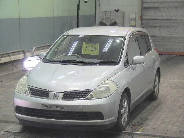 NISSAN TIIDA