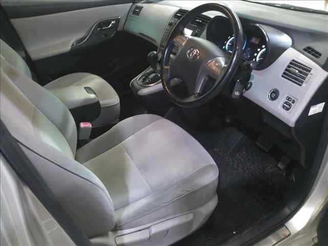 TOYOTA MARK X ZIO