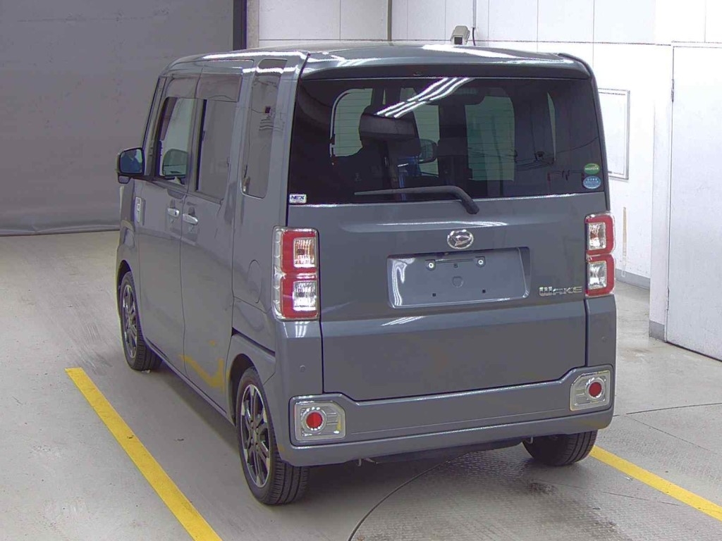 DAIHATSU WAKE