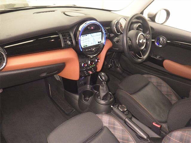 MINI HATCH
