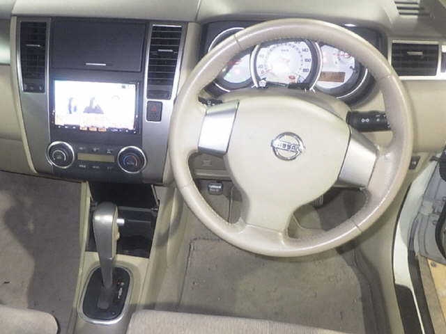 NISSAN TIIDA LATIO