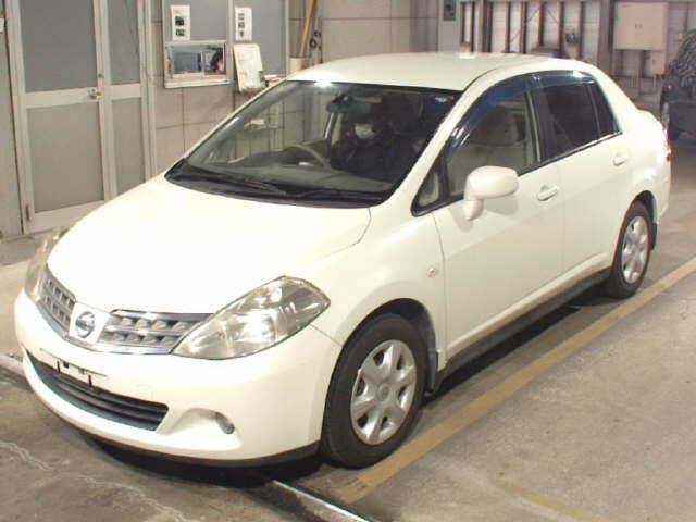 NISSAN TIIDA LATIO