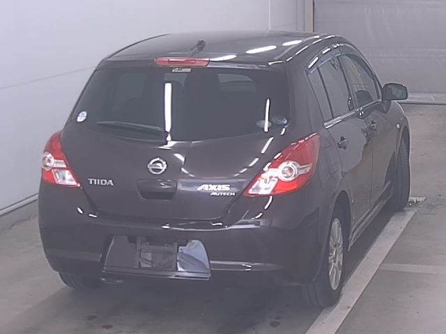 NISSAN TIIDA