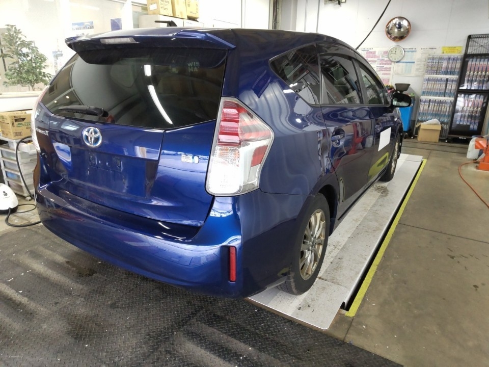 TOYOTA PRIUS ALPHA