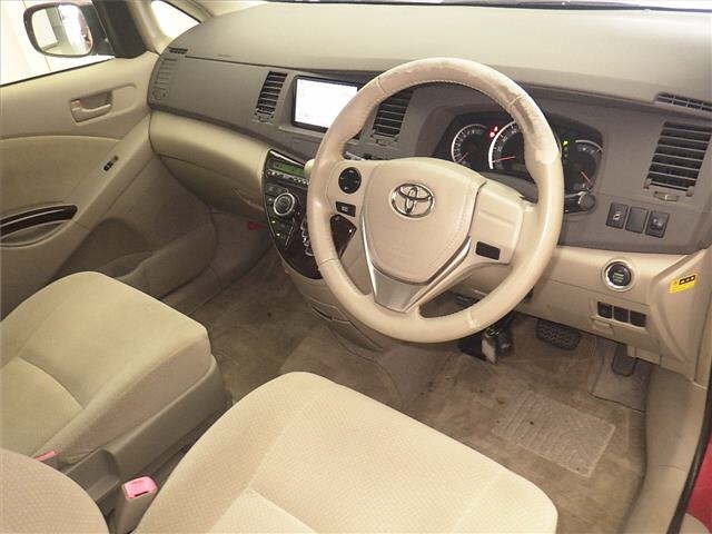 TOYOTA ISIS