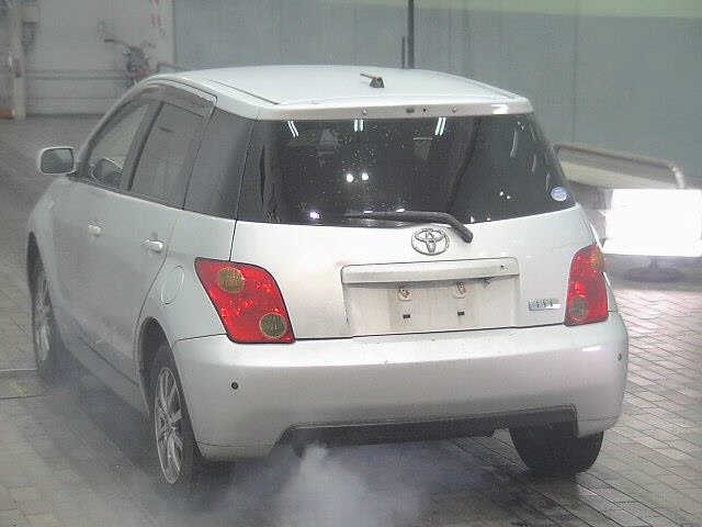 TOYOTA IST