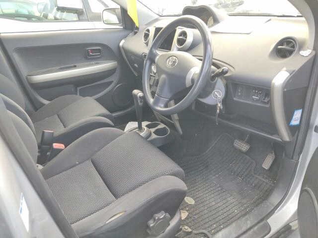 TOYOTA IST