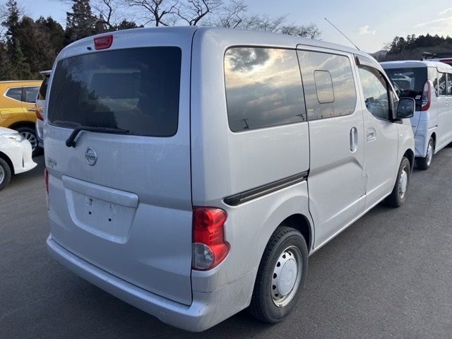 NISSAN NV200