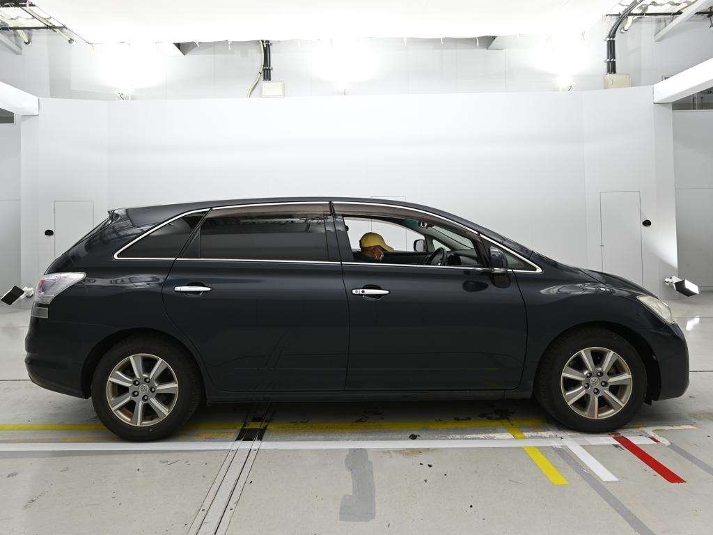TOYOTA MARK X ZIO