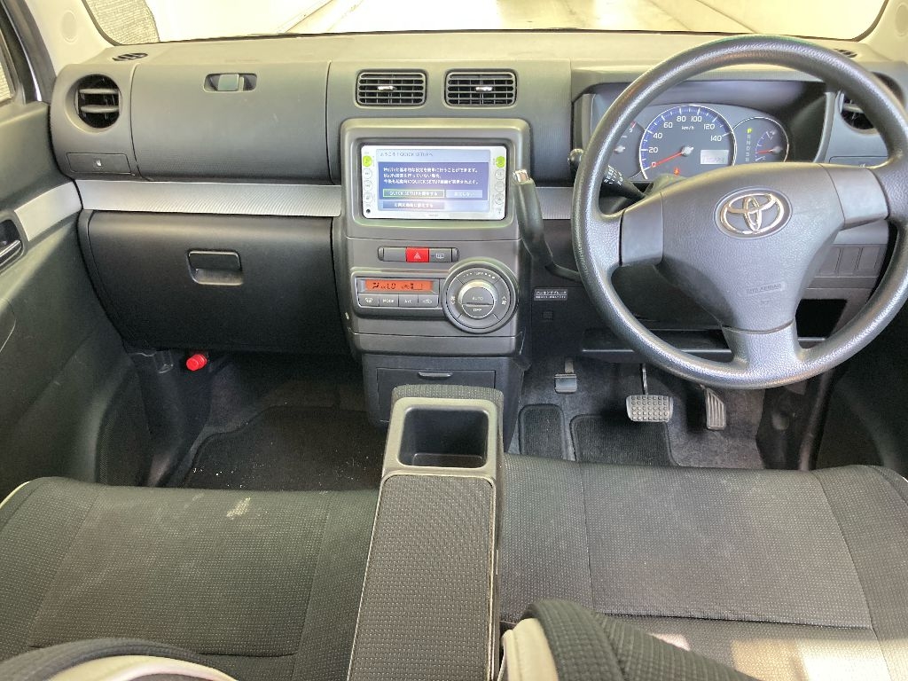 TOYOTA PIXIS SPACE