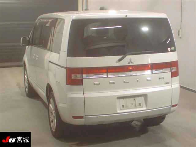MITSUBISHI DELICA D:5