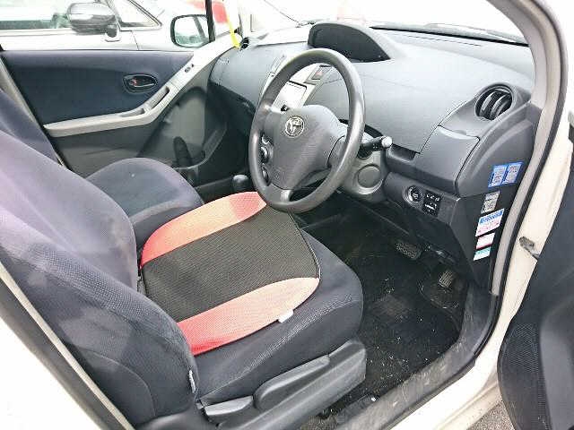 TOYOTA VITZ